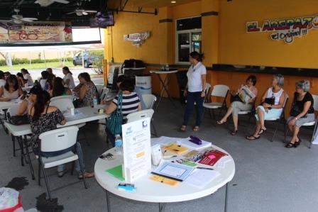 Venezolanos reciben asesoría para ciudadanía estadounidense