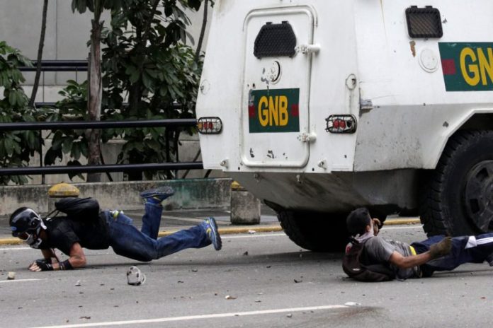 2017-05-03T232632Z_1184301224_RC142C145FE0_RTRMADP_3_VENEZUELA-POLITICS-768x512
