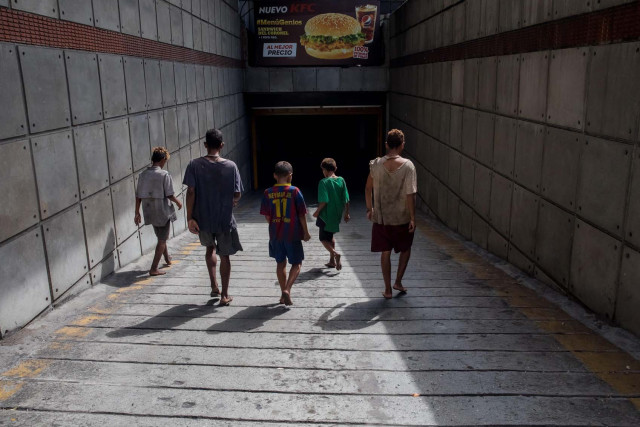-FOTOENSAYO- Sin comida: la razón común para que niños venezolanos vivan en la calle