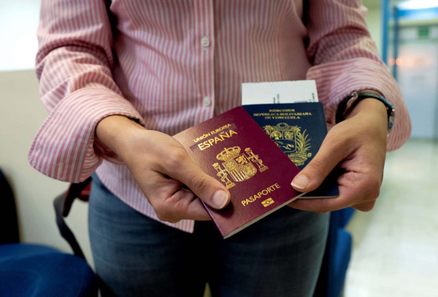 The Wider Image: Venezuelans build new life in Spain, fret for homeland