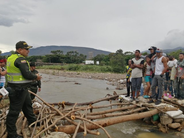 policia-colombia-trochas-tachira