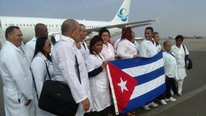 Médicos cubanos